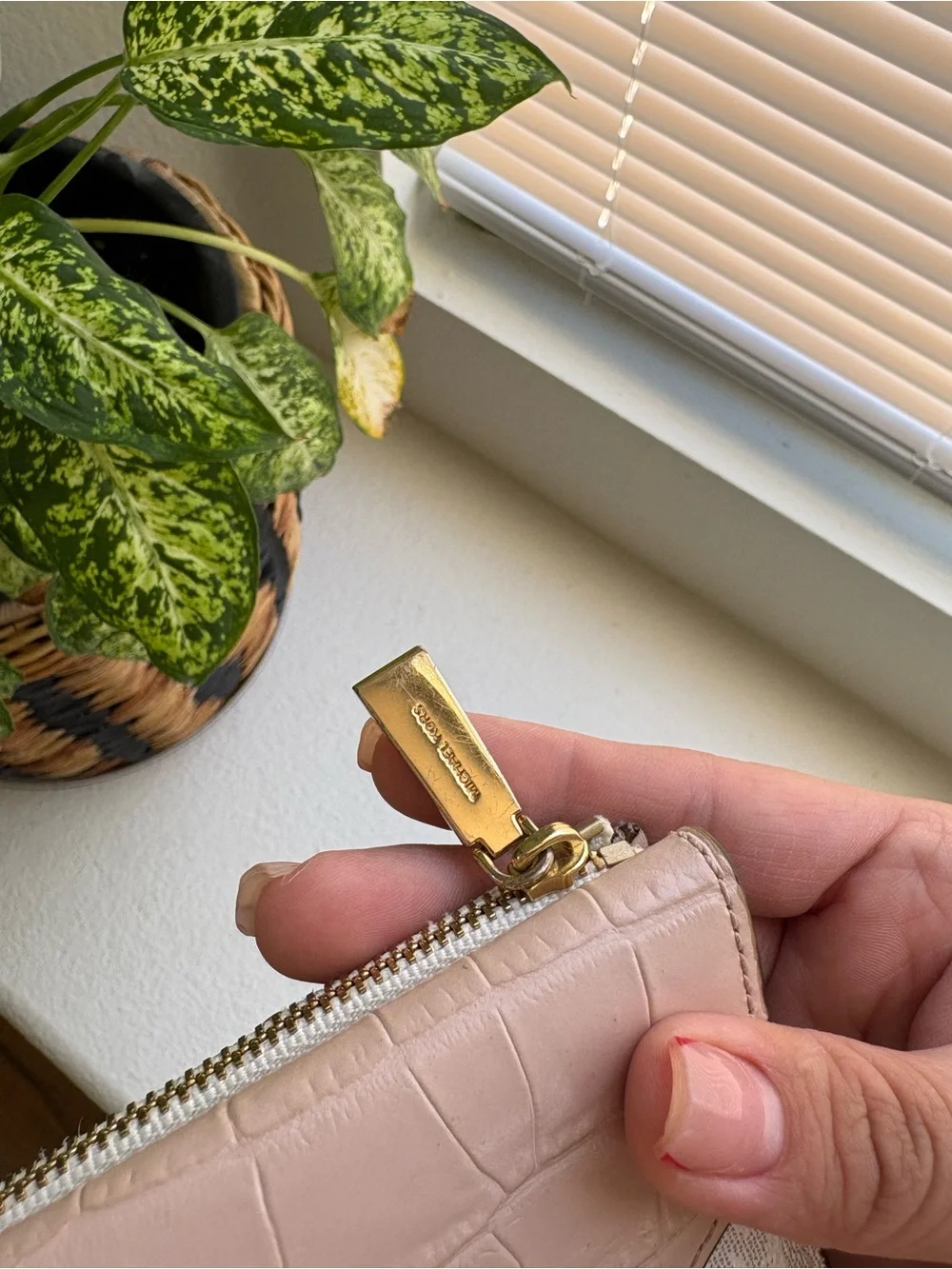 Michael Kors Pink Croc-Embossed and gold Metallic Compact Wallet - Picture 3 of 5